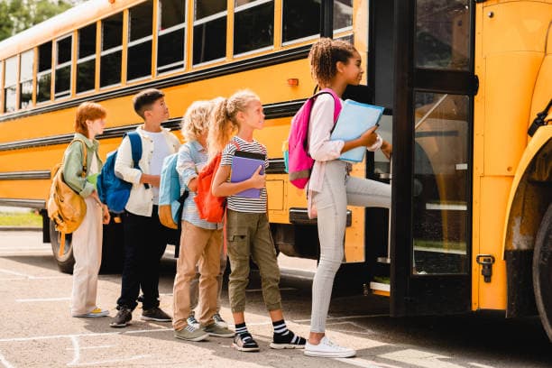 Caminho da Escola: aquisição de ônibus escolares pelo FNDE