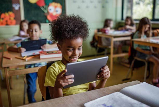 Educação Conectada: equipamentos elegíveis e como montar o pedido em 2026