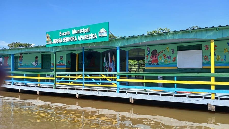 Escola ribeirinha: particularidades pedagógicas e logísticas