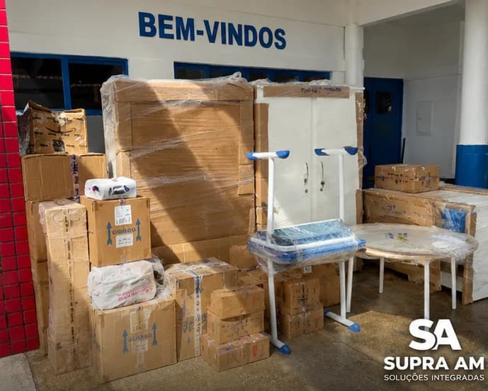 Entrega de mobiliário escolar — Zona rural / AM